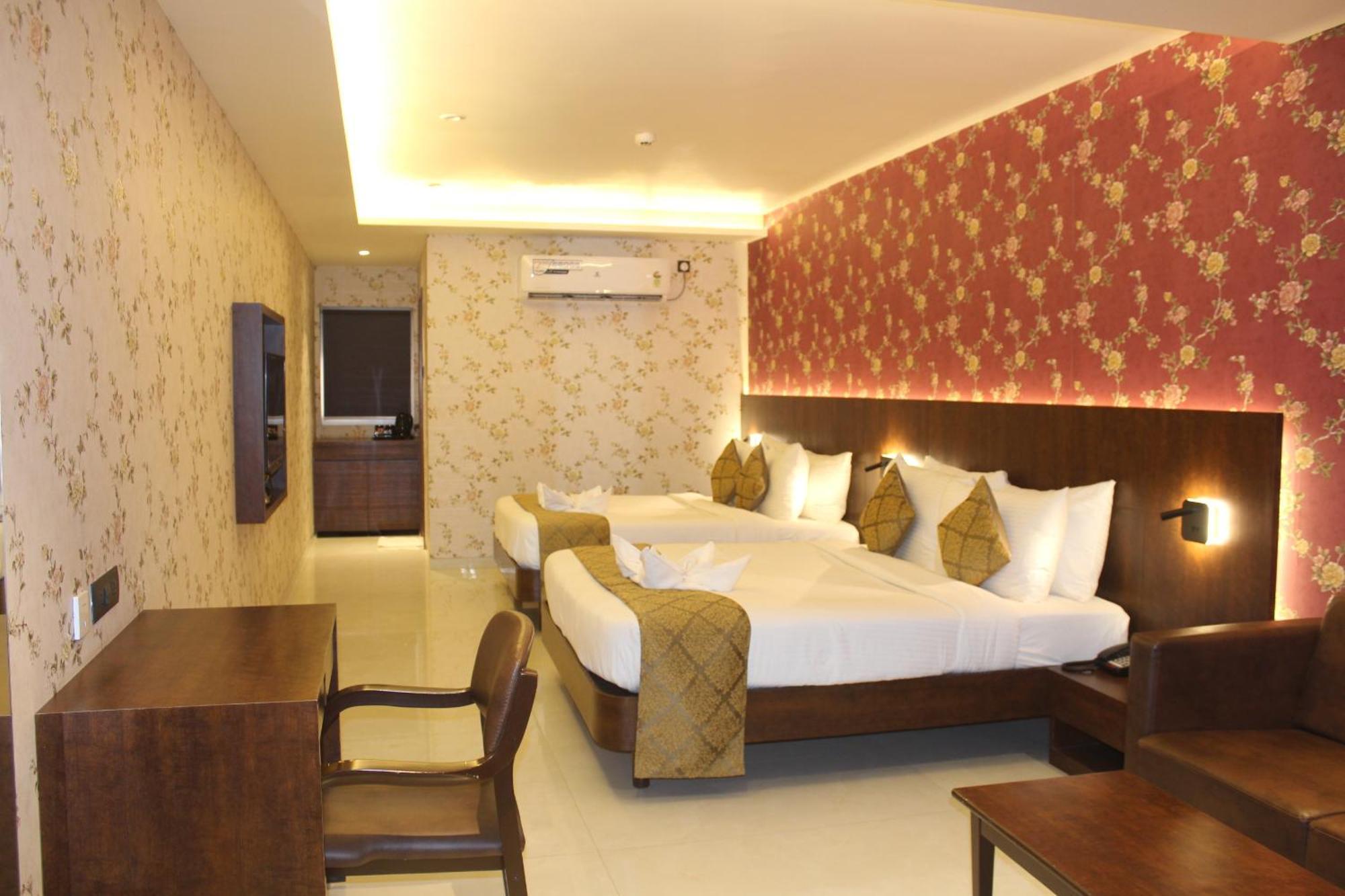 Hotel Madhuban 锡尔瓦萨 外观 照片